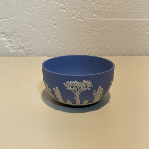 Wedgwood Blue Jasperware Small Round Bowl with White Motif - Picture 4 of 10